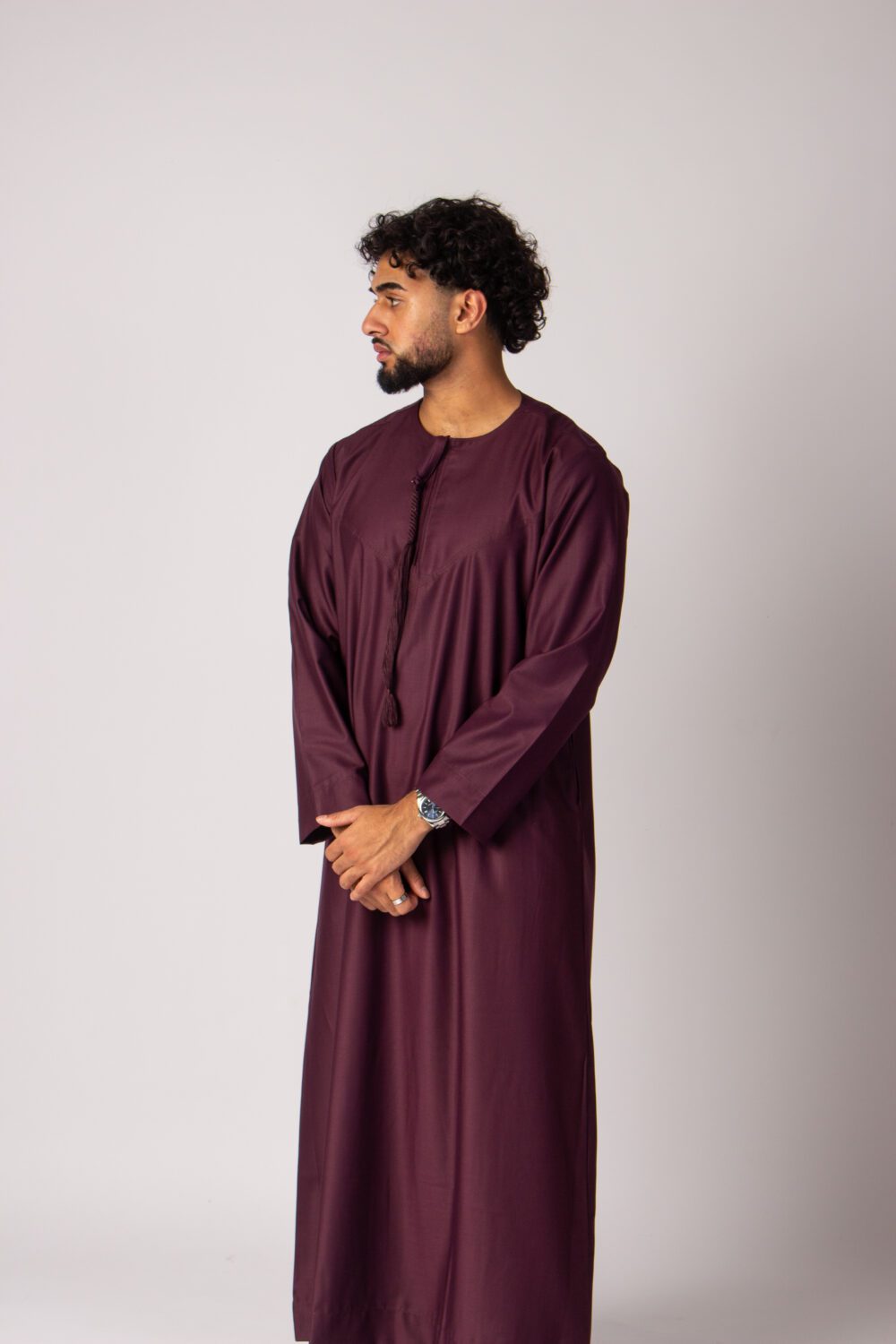 Matt Burgundy Mens Emirati Thobe Looking Right