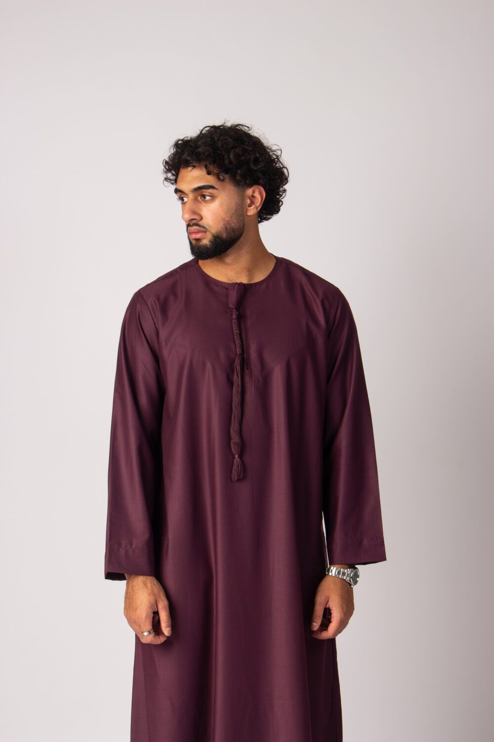 Matt Burgundy Mens Emirati Thobe Looking Forward