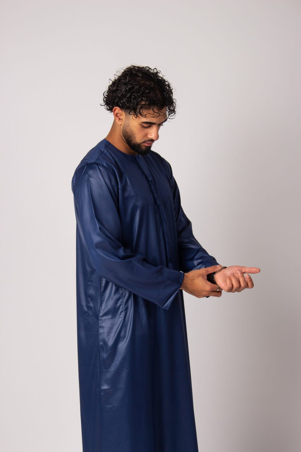 Shiny Dark Blue Mens Emirati Thobe Sleeve