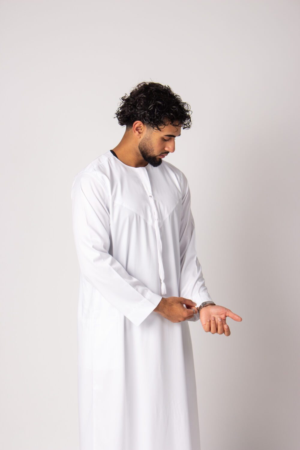 Shiny White Mens Emirati Thobe Sleeve