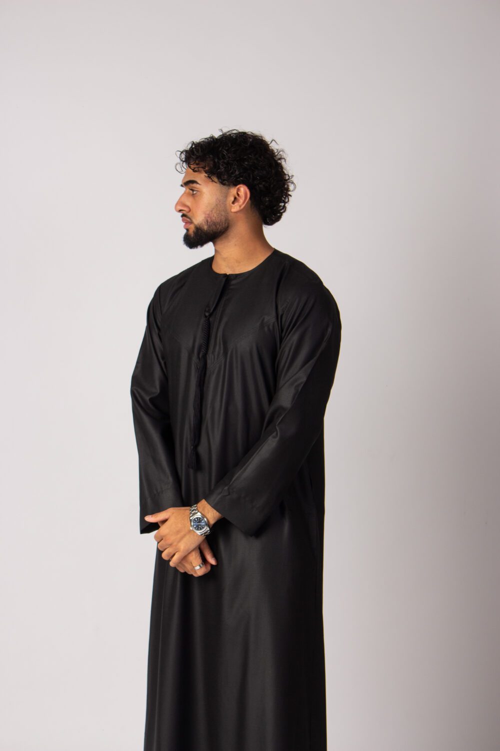 Matt Black Mens Emirati Thobe Looking Right