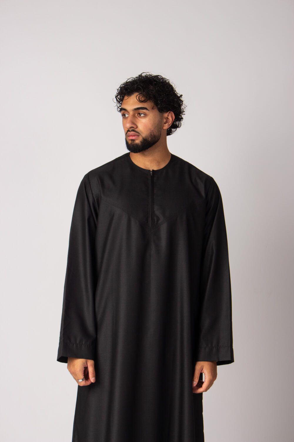 Matt Black Mens Omani Thobe Looking Forward