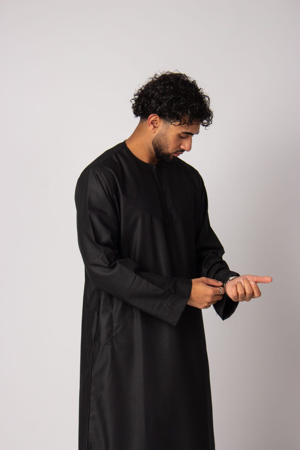 Matt Black Mens Omani Thobe Sleeve