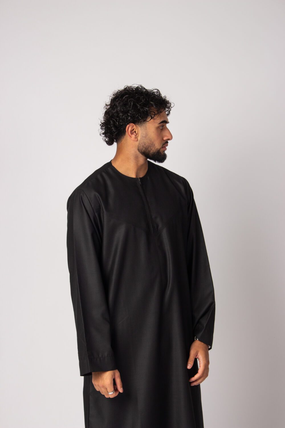 Matt Black Mens Omani Thobe Looking Left