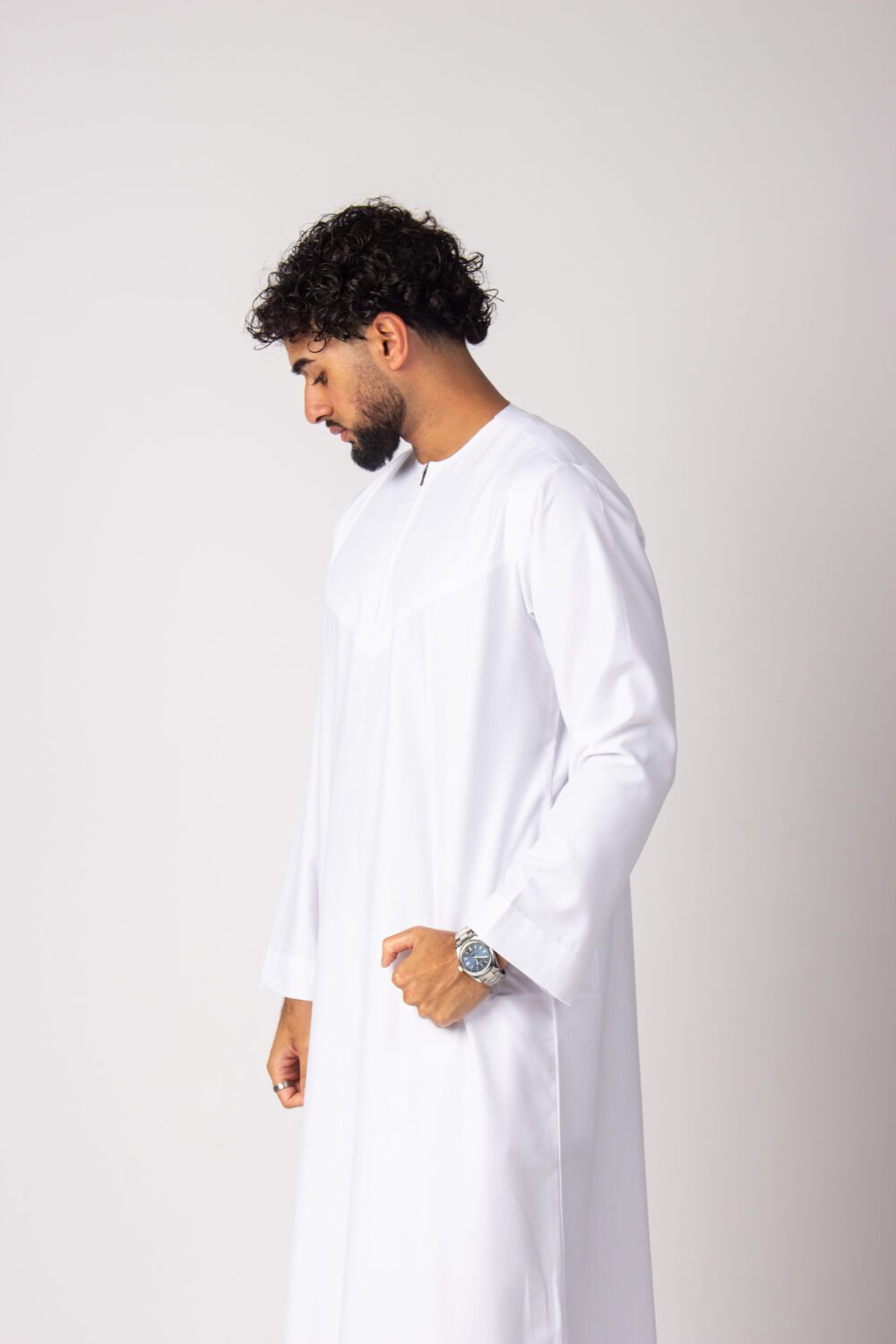 Matt White Mens Omani Thobe Looking Down