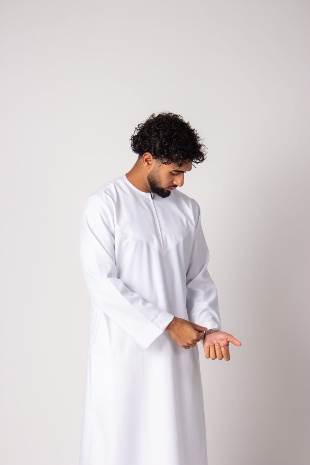 Matt White Mens Omani Thobe Sleeve