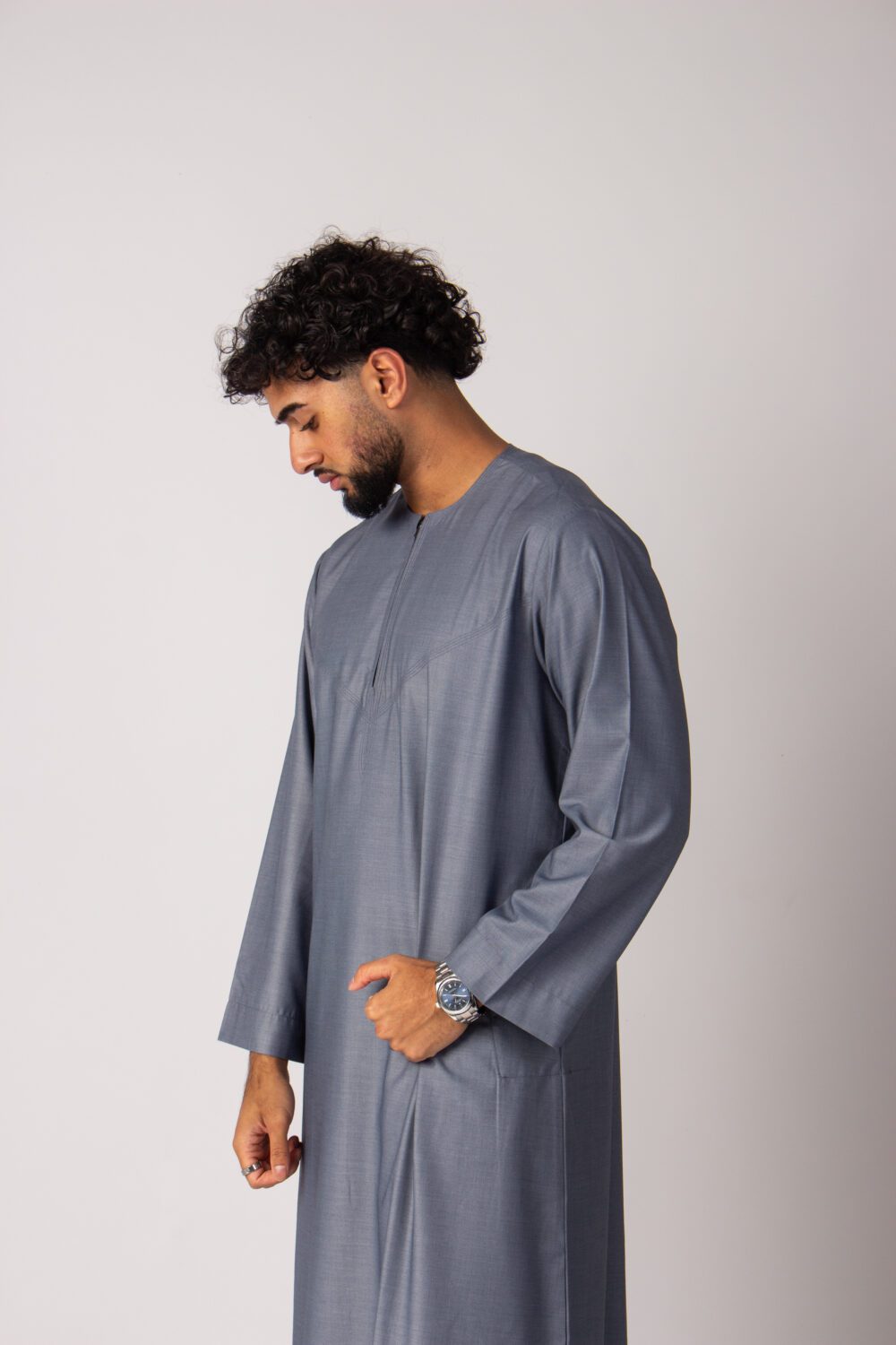 Matt Grey Mens Omani Thobe Looking Down