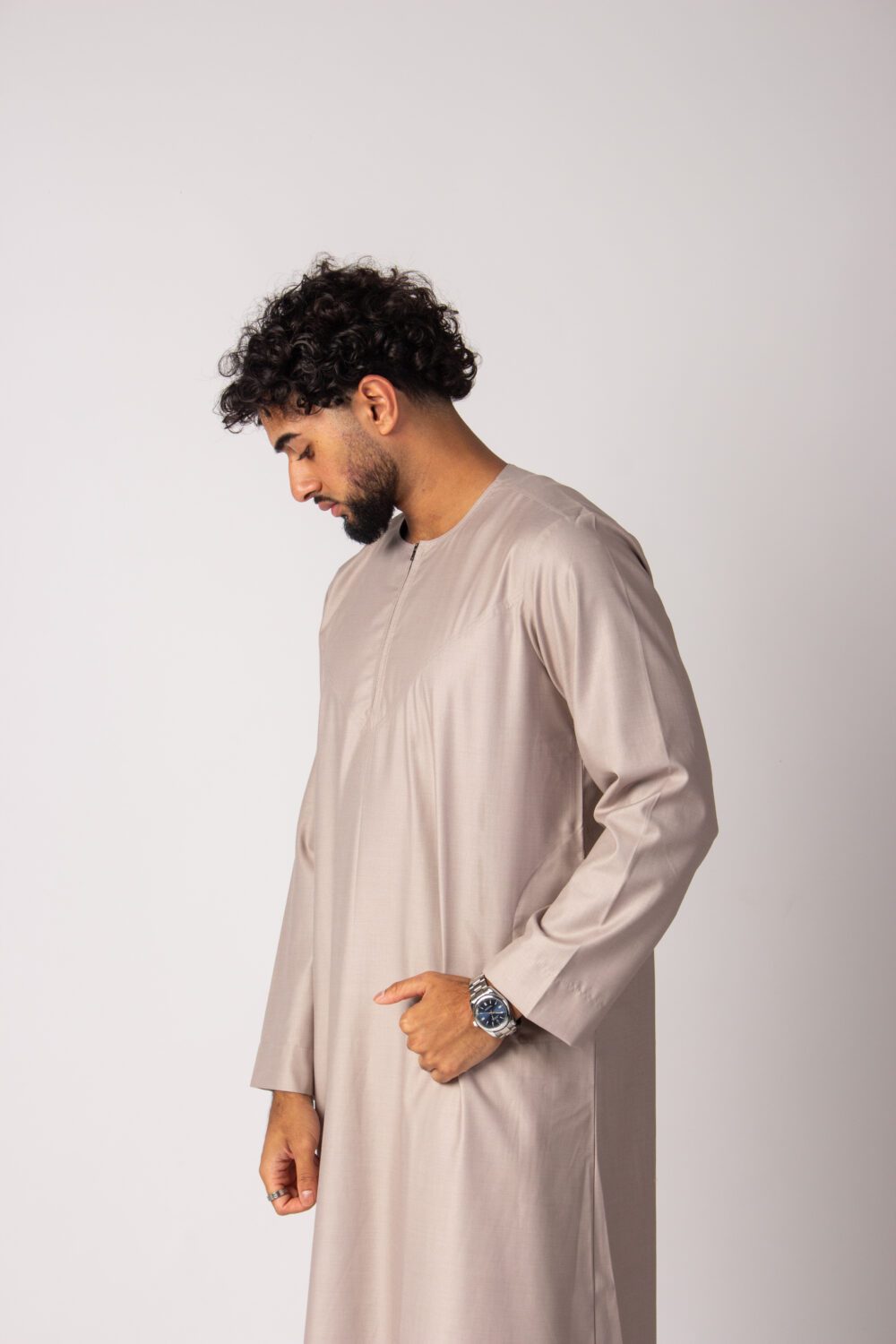 Matt Beige Mens Omani Thobe Looking Down