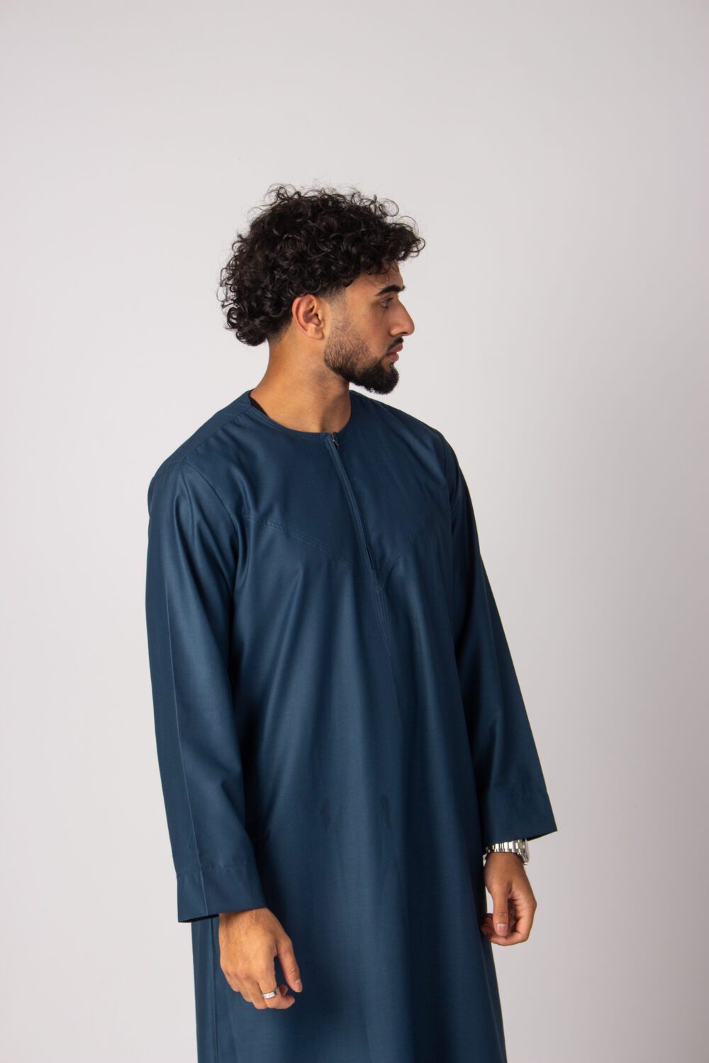 Matt Teal Mens Omani Thobe Looking Left