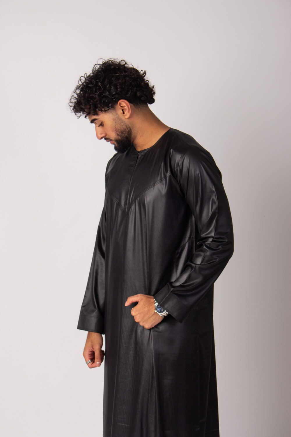 Shiny Black Mens Omani Thobe Looking Down