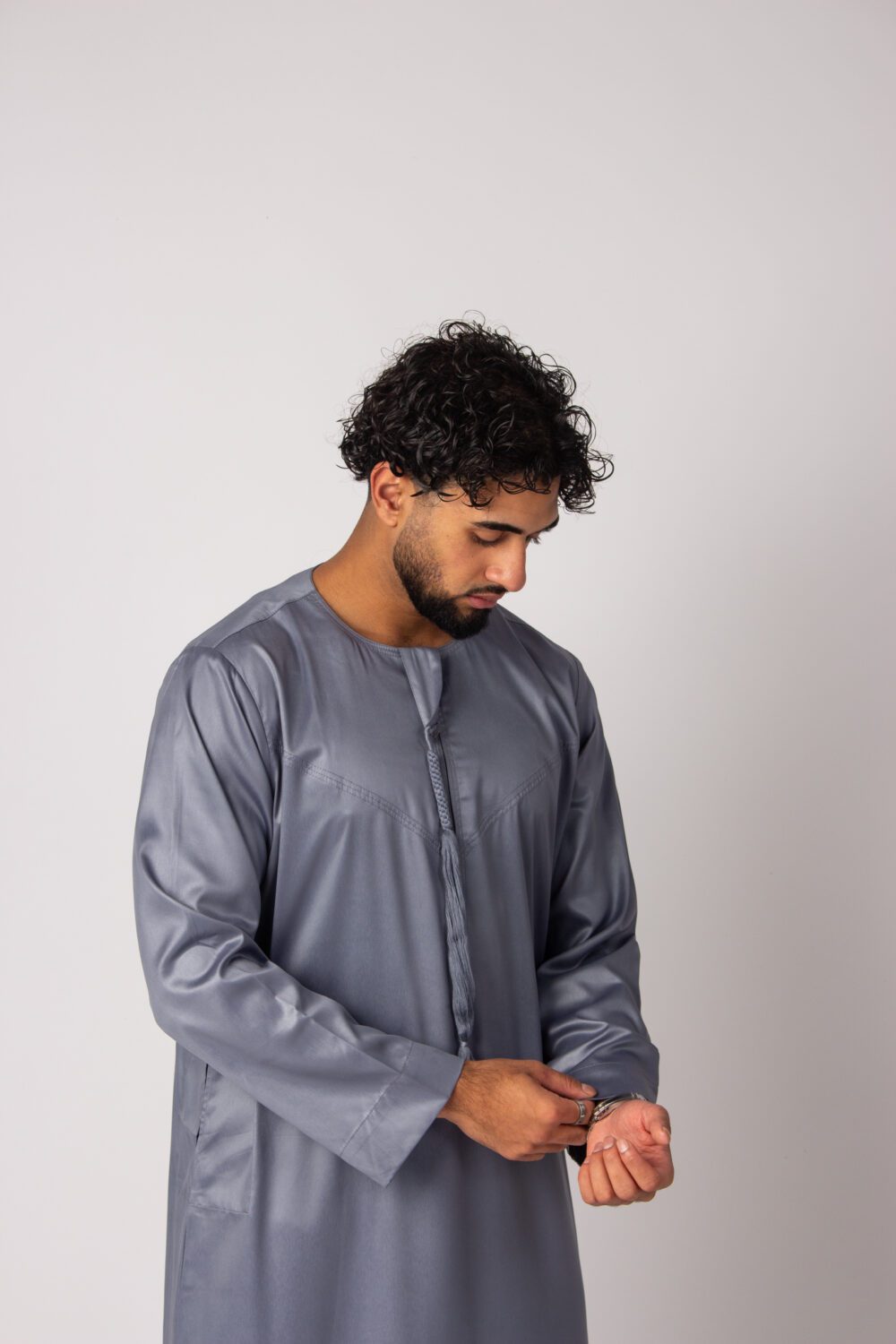 Shiny Grey Mens Emirati Thobe Sleeve