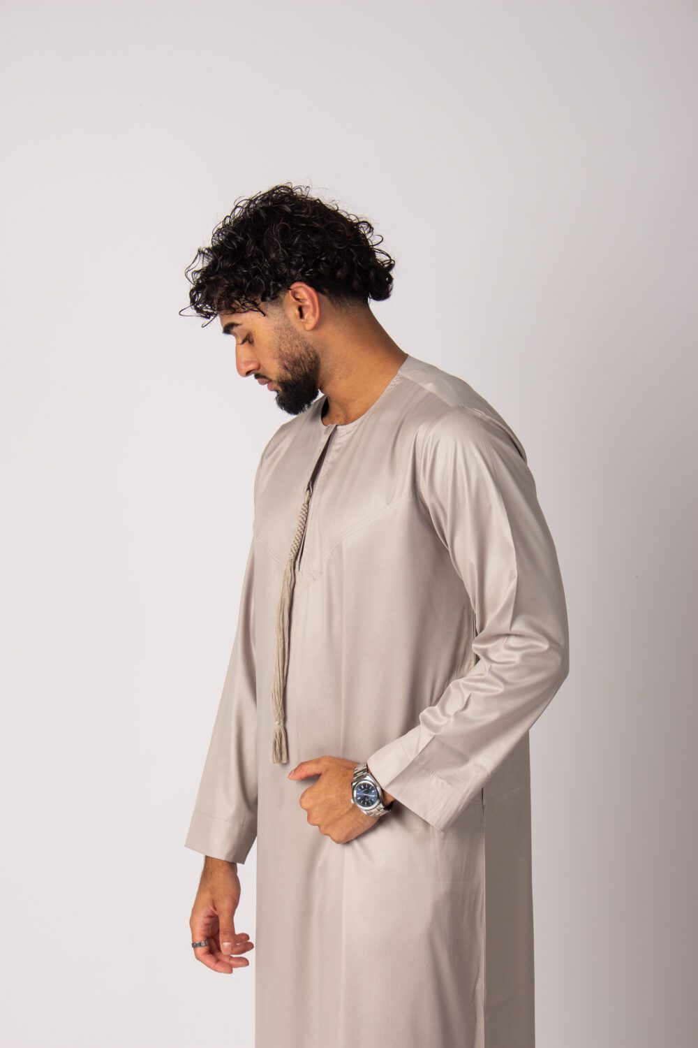 Shiny Beige Mens Emirati Thobe Looking Down